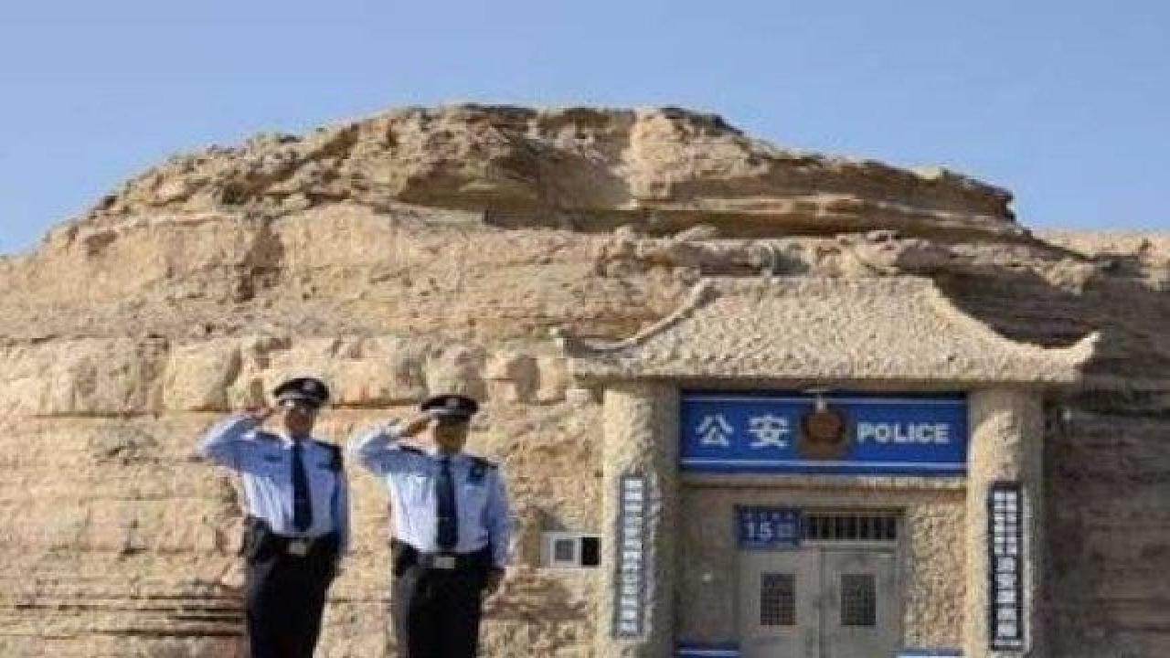 [图]大漠深处民警凿出全国唯一窑洞派出所 如今内景曝光令人惊叹