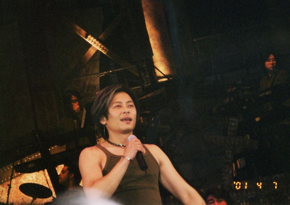 王杰2001演唱会发型图片