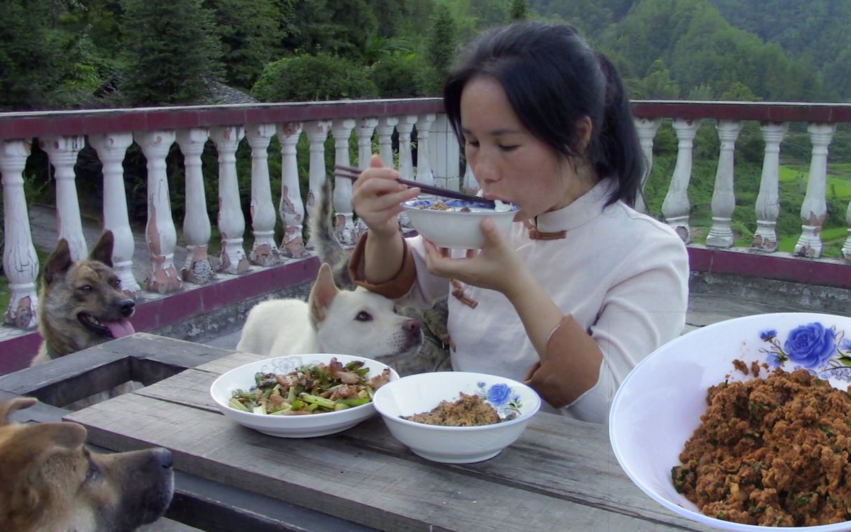 今天吃湖南最臭的菜,炒一碗臭掉整个村,却是无敌美味和下饭神器哔哩哔哩bilibili