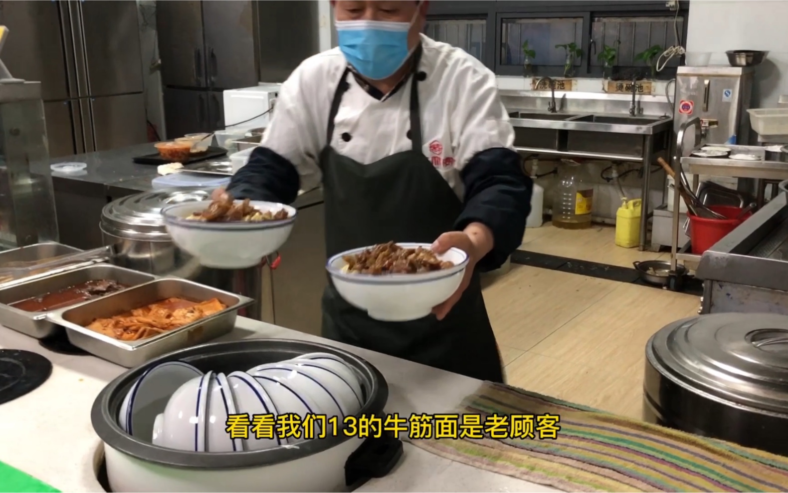 合肥这家面馆真厉害,13元牛筋面牛筋给一碗,店主说全国找不到两家哔哩哔哩bilibili