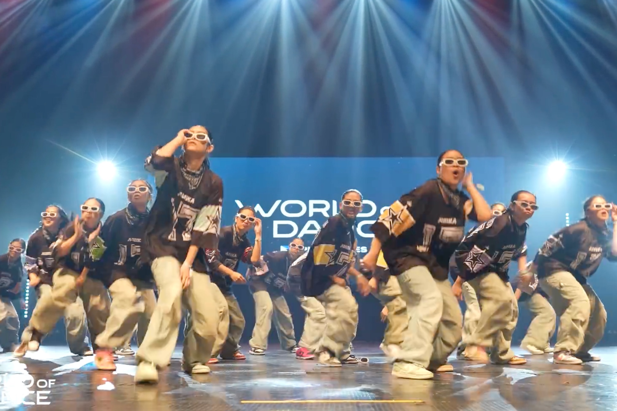 [图]【齐舞】女孩子帅起来就没男生什么事了 World of Dance 菲律宾高中组 2024||街舞hiphop编舞urban帅气swag