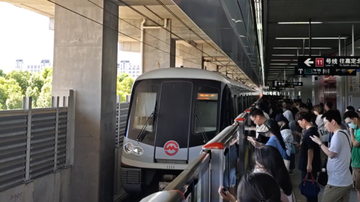【上海地铁】奶咖1111号车进罗山路站