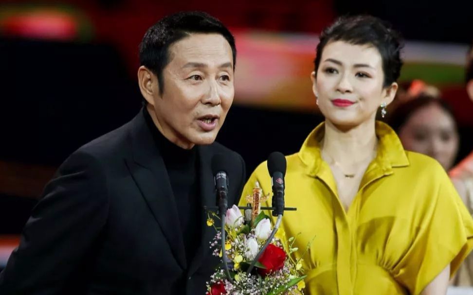 64岁陈道明与濮存昕同框,被指5个月白头,网友一语点出真实原因_哔哩