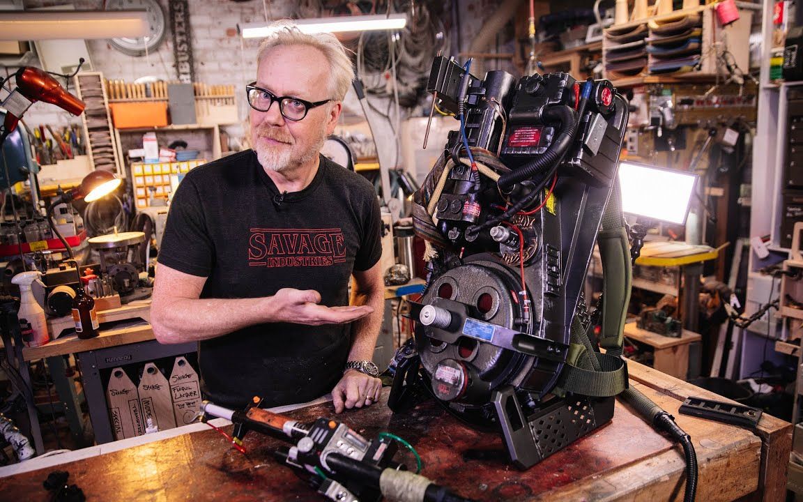 [图]搬运｜超能敢死队｜Adam Savage Inspects Hasbro's Ghostbusters Proton Pack!