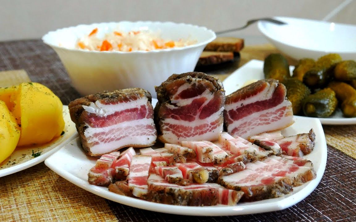 俄罗斯腌肥肉做50斤切片生吃战斗民族就是这么彪悍