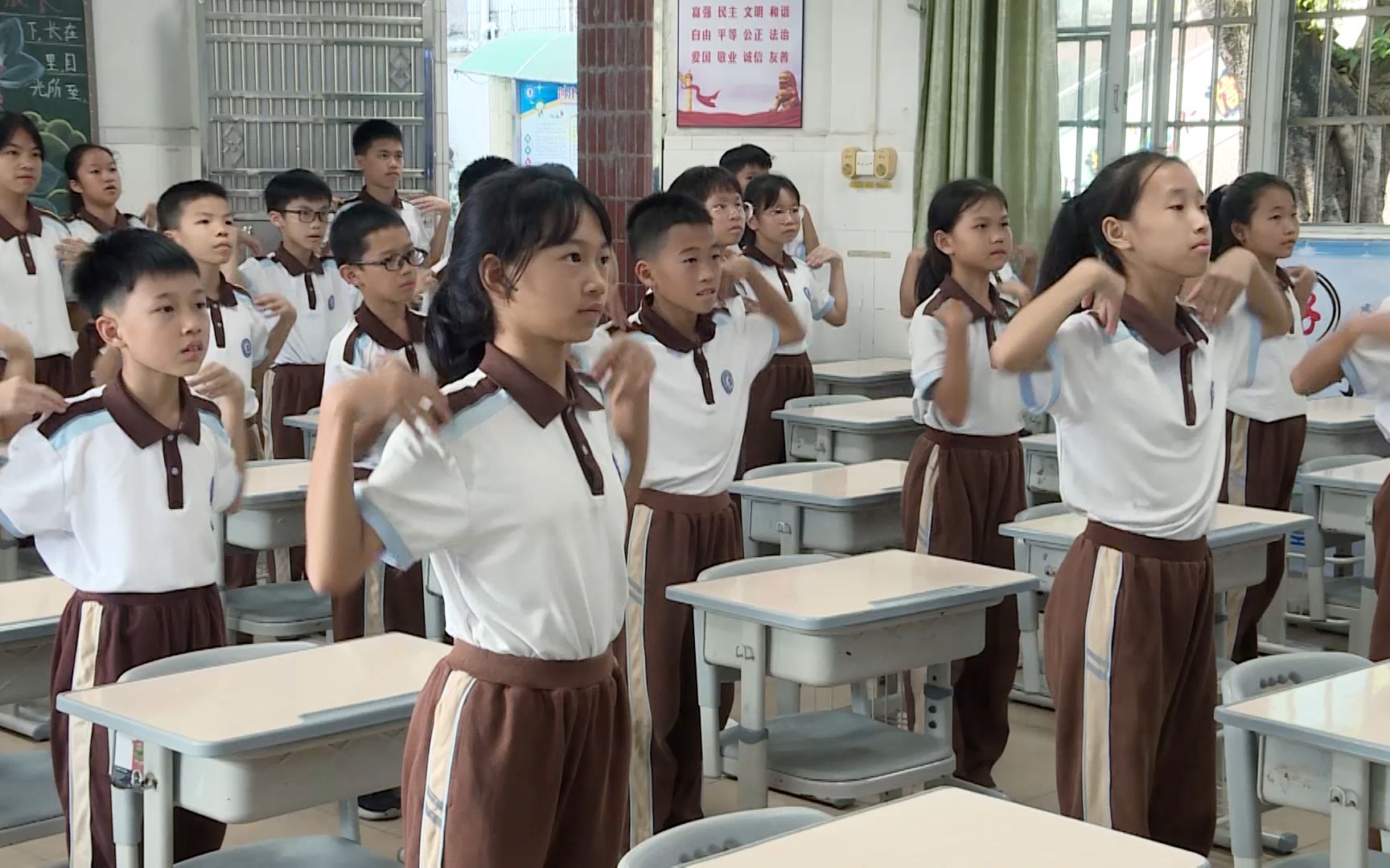 东莞市石排镇石岗小学室内大课间花絮 高清