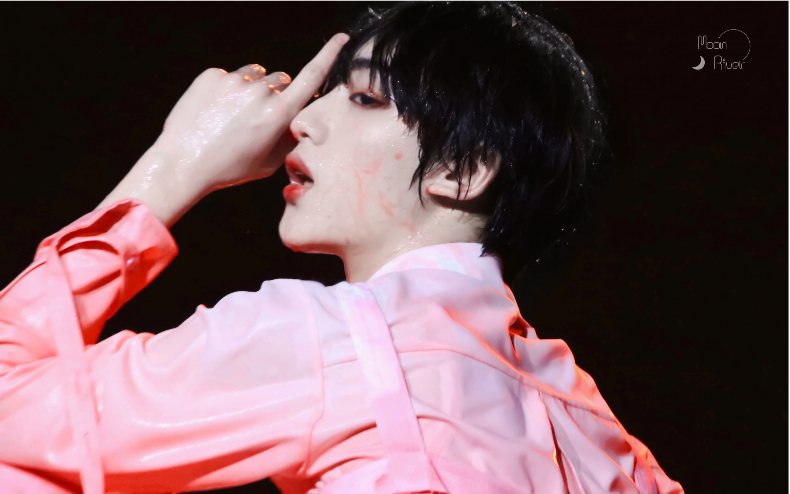 【丁程鑫】重庆中学生跳碧梨神曲当众上演浴缸play 惊掉下巴!