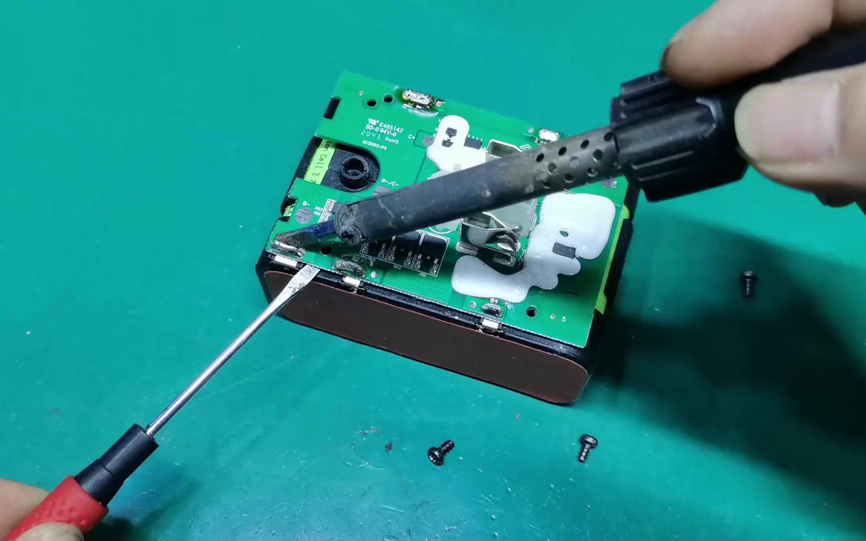 大艺电池维修!这种故障直接换电芯就好了