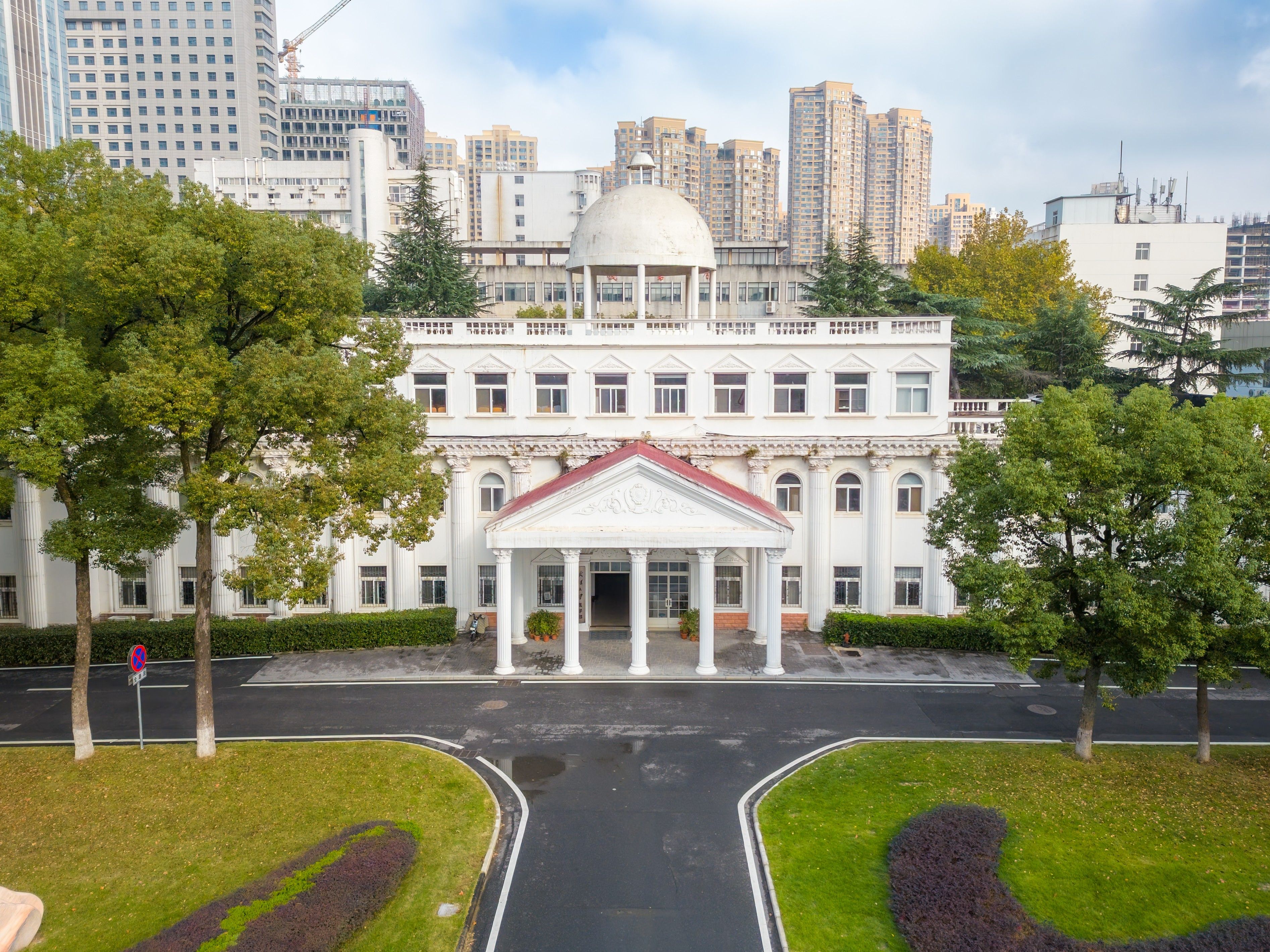 武汉大学嘴真严,竟然在校内也藏了一座"白宫"