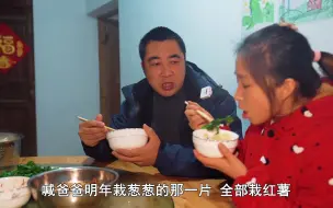 Descargar video: 桃子姐回娘家捆柏树丫熏腊肉，做一盆腊肉箜饭，鲜美可口，吃爽了