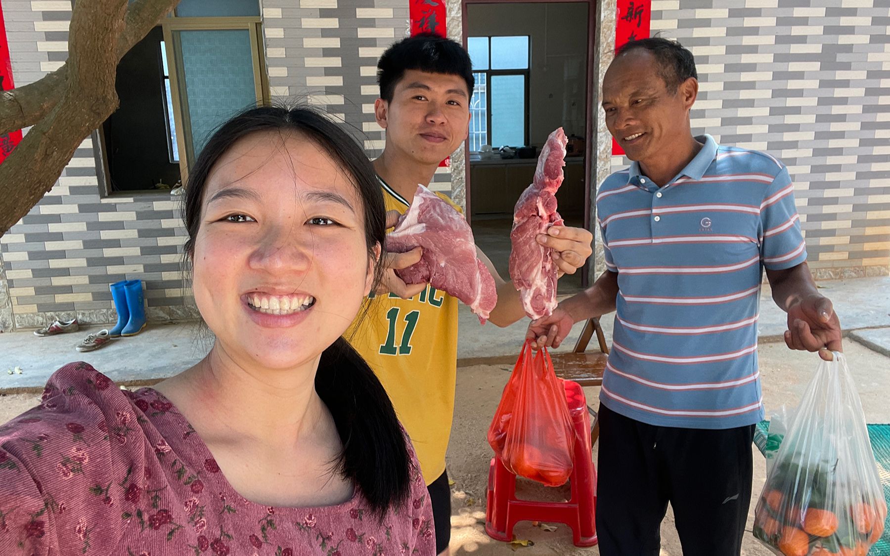 村长骂我没良心,娶了村花就变了,阿旺拎着猪腿马上去道歉