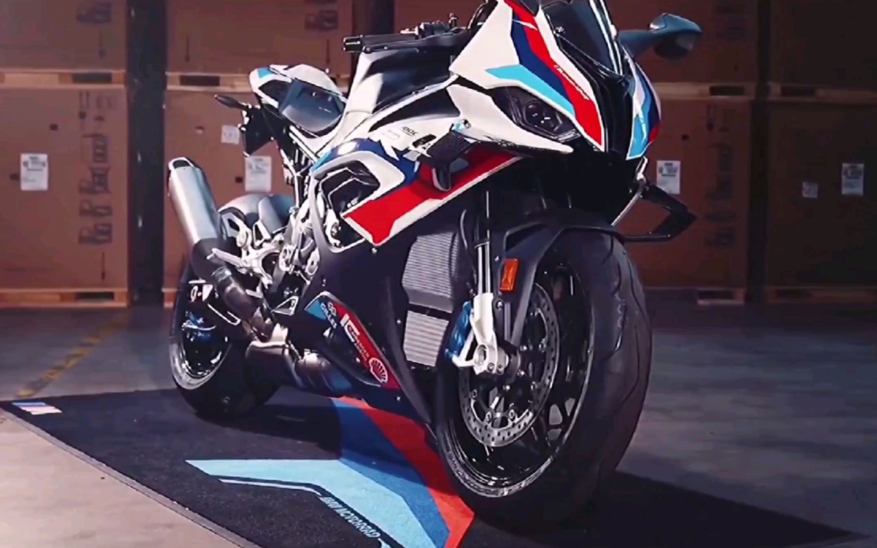宝马史上最强双r车型!m系列首款车型m1000rr