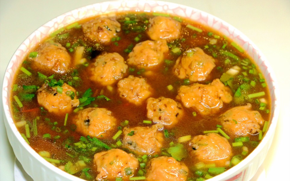 冬天最爱酸汤萝卜丸子,酸辣美味又开胃,喝了直冒汗,比吃肉过瘾