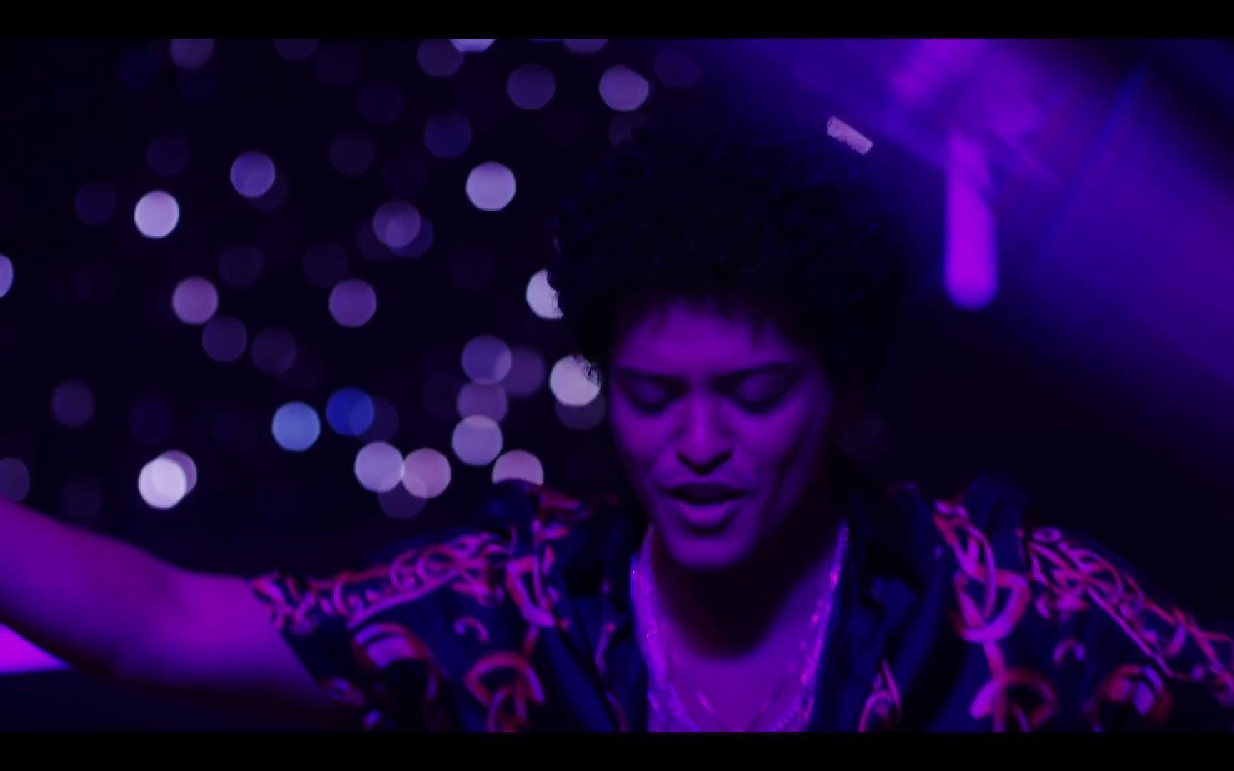 [图]【火星哥】Bruno Mars - Versace on the Floor (Official Video)