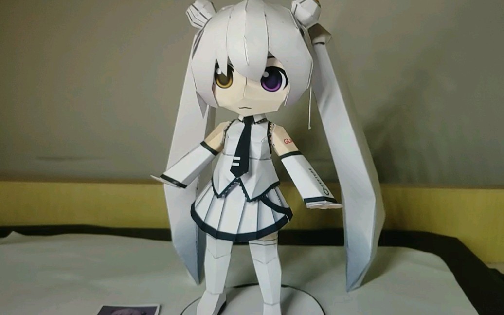 白初音纸模成品展示