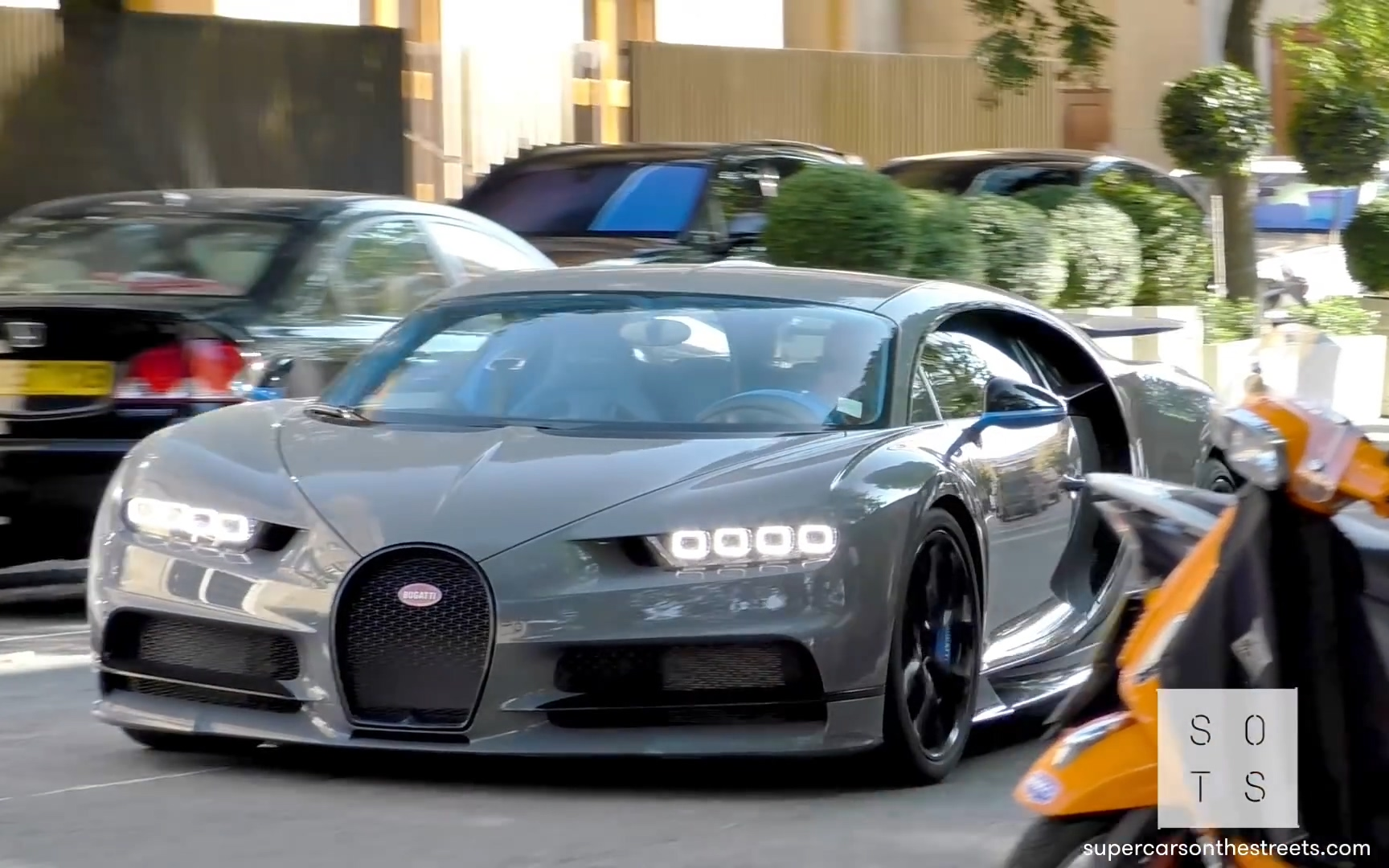 『只有汽车』-超跑街拍,街头布加迪chiron合集_哔哩哔哩 (゜-゜)つロ