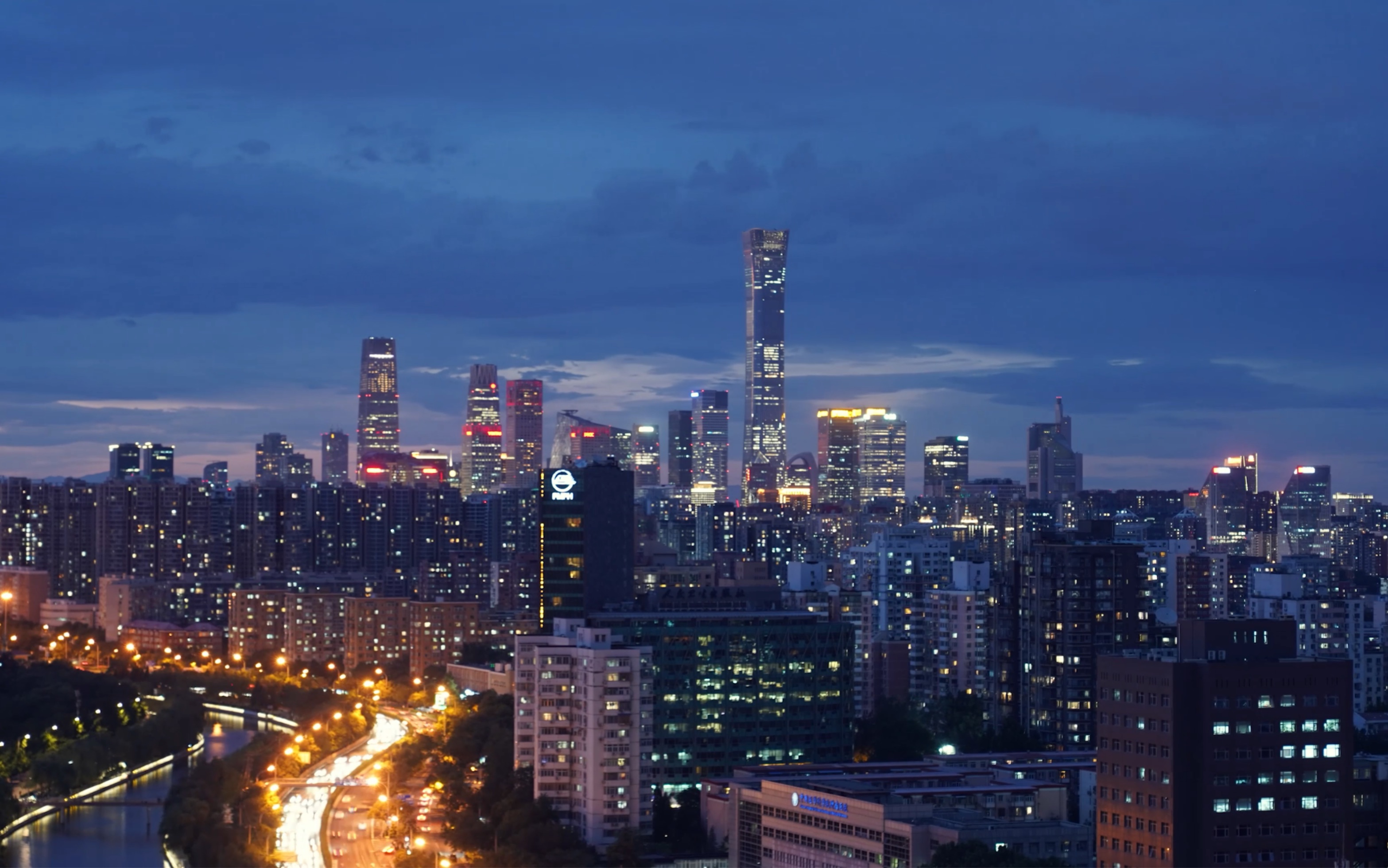 中国尊夜景照明图片