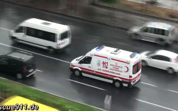 土耳其伊斯坦布爾救護車緊急出警_嗶哩嗶哩(゜-゜)つロ幹杯~-bilibili