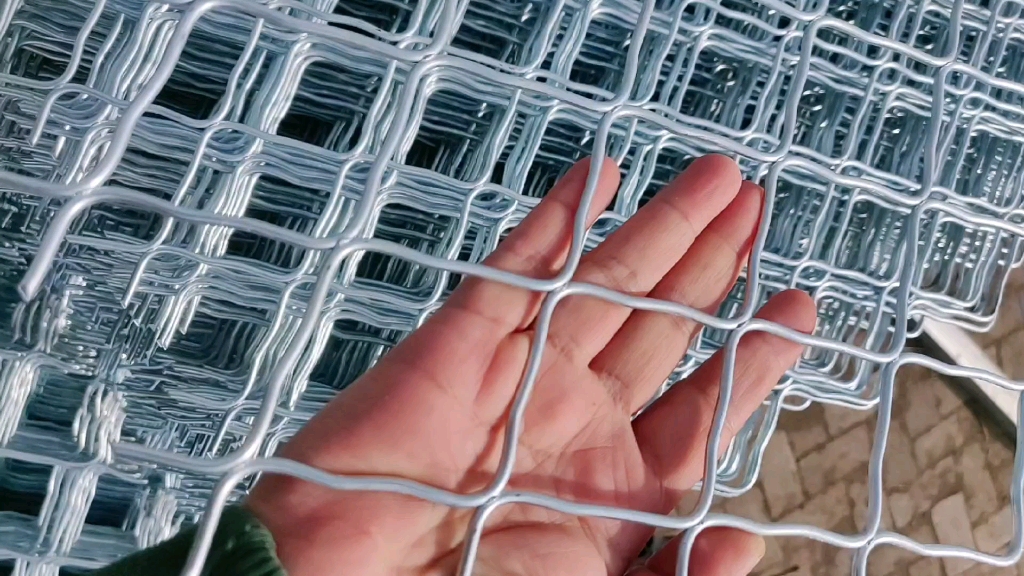 养鸽子专用小孔美格网,镀锌美格网,养殖美格网,圈地美格网有需要留言