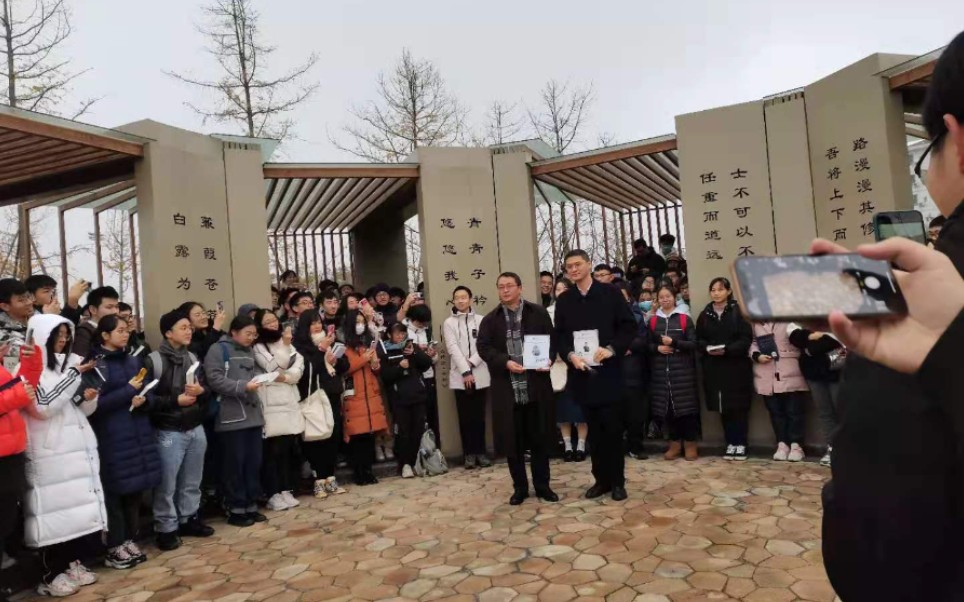 [图]【罗翔】罗翔老师12.8日上午中南大学问渠长廊名家诵读活动现场拍摄