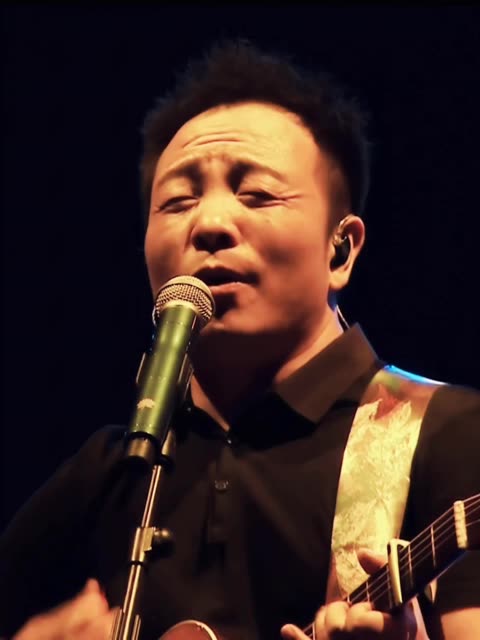 许巍我们 那些过往的人依稀的往事 有些笑容总是浮现