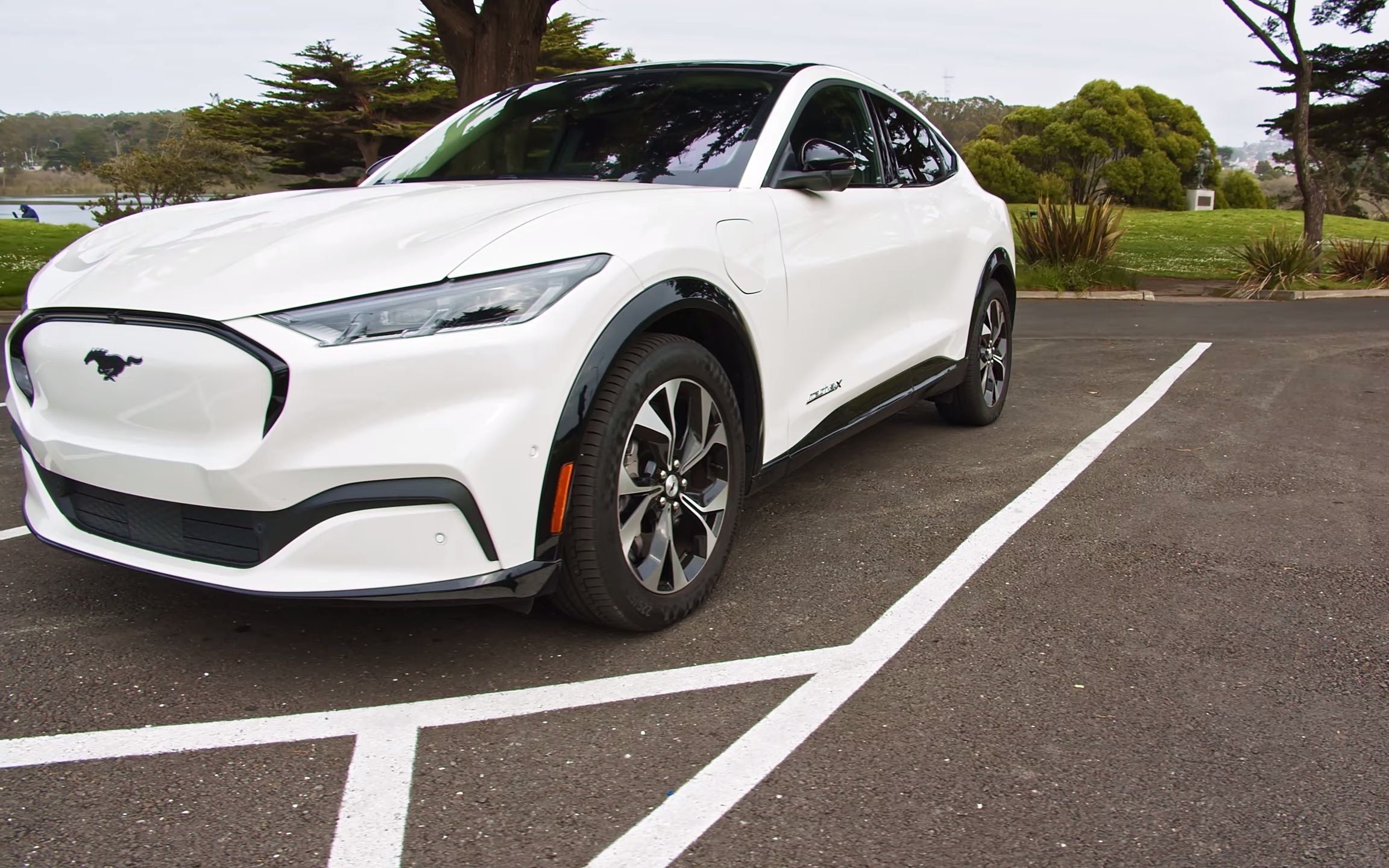 【车世界】福特ford mustang mach-e 上路,不错的电动车但是野马不在