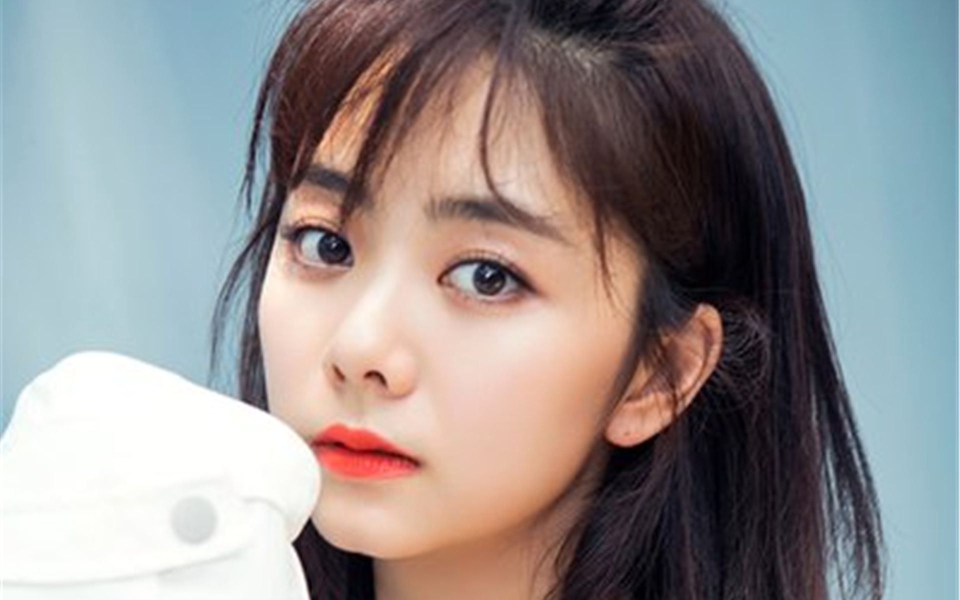 谭松韵波波头这个新发型好软萌,看起来就像小学生