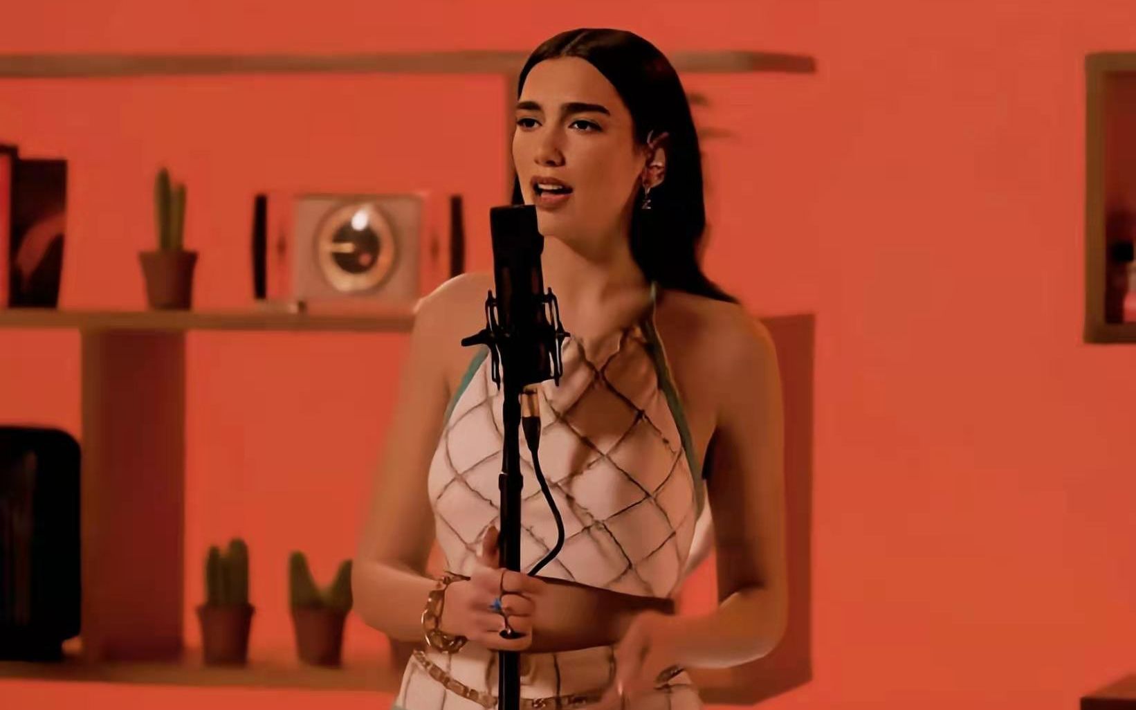 [图]【Dua Lipa】啪姐浮皇Levitating 小桌音乐会现场