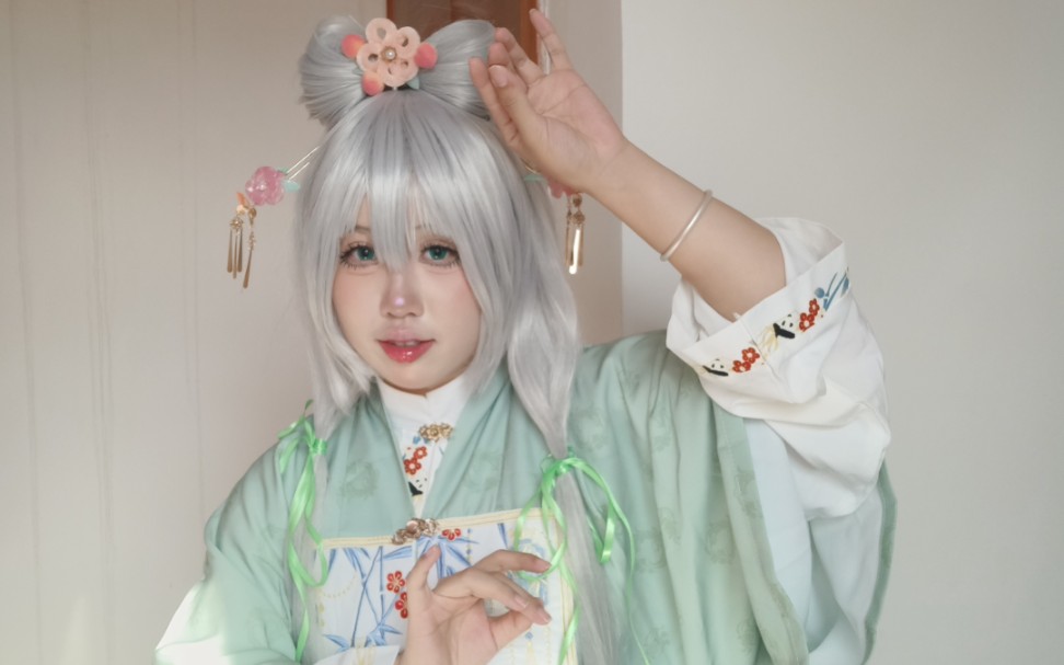 让我看看是哪个人还没有看过洛天依穿汉服呀?不会是你吧?