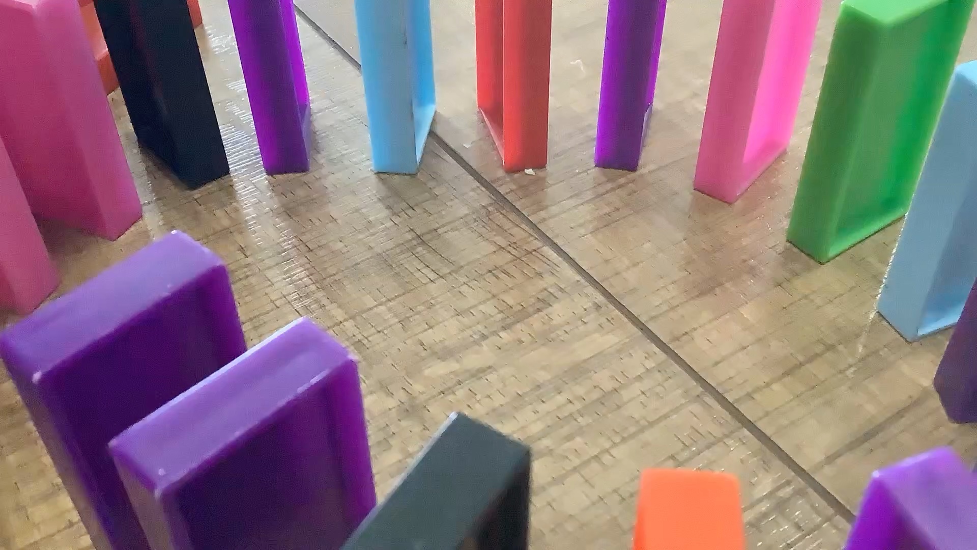 多米诺骨牌效应连锁反应多米诺domino