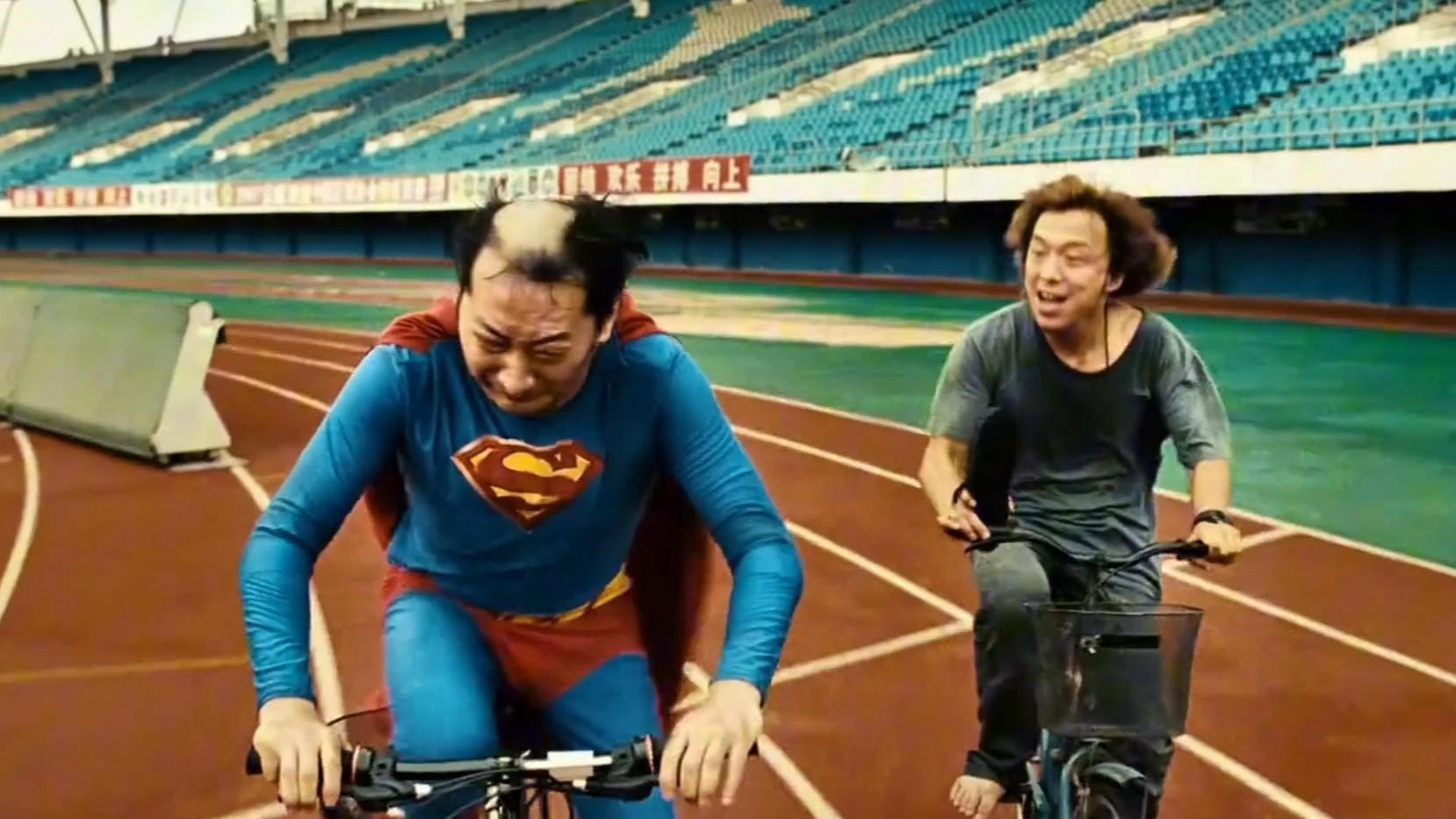 爆梗无数,16年前的国产黑色喜剧《疯狂的赛车》已成不朽之作