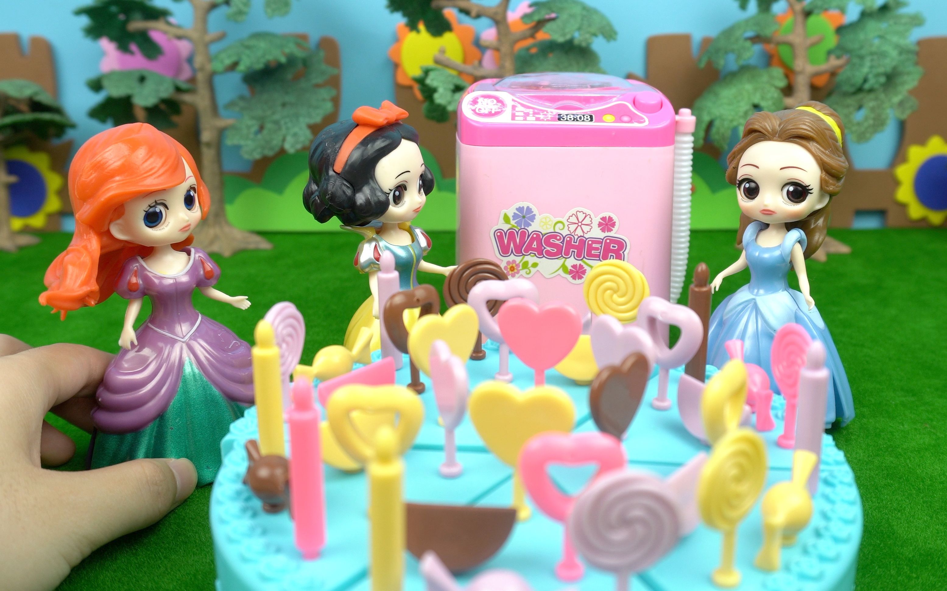 《熊妹玩具》灰姑娘过生日,姐姐送她生日蛋糕!