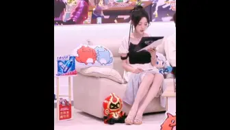 2025.5.4王者荣耀职业联赛KPL春季赛败者组决赛评论席美女解说灵儿一字带高跟鞋，春天的倒数第二场比赛灵教练发力了！
