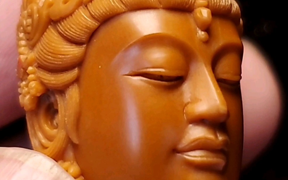 绝对的天花板级,头发丝这刻得那叫一个牛 #观音菩萨 #文玩 #橄榄核雕