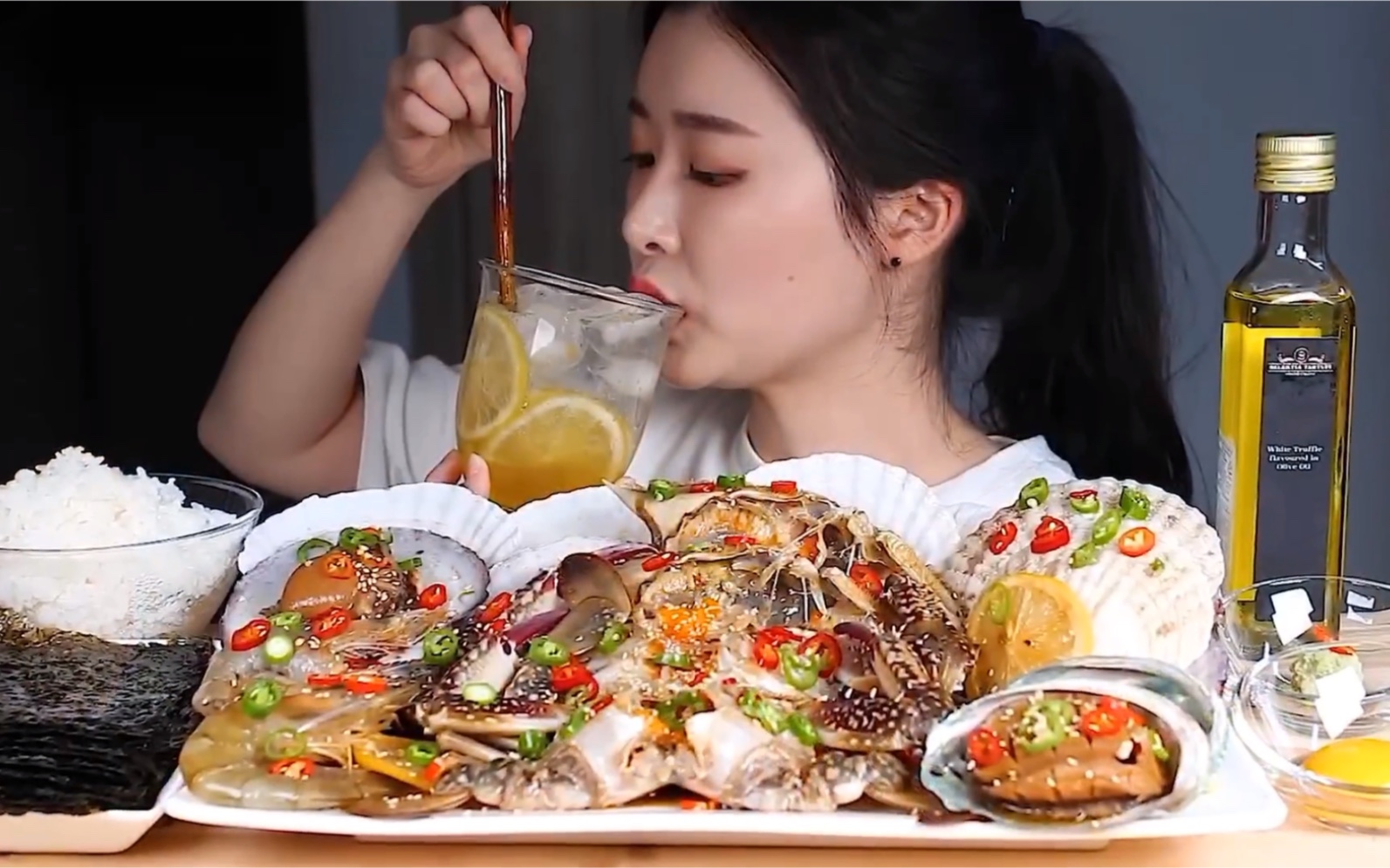 *吃播剪说话* 中字 fume|海鲜汇,扇贝,鲜虾,螃蟹~咀嚼音食音吃饭_哔哩