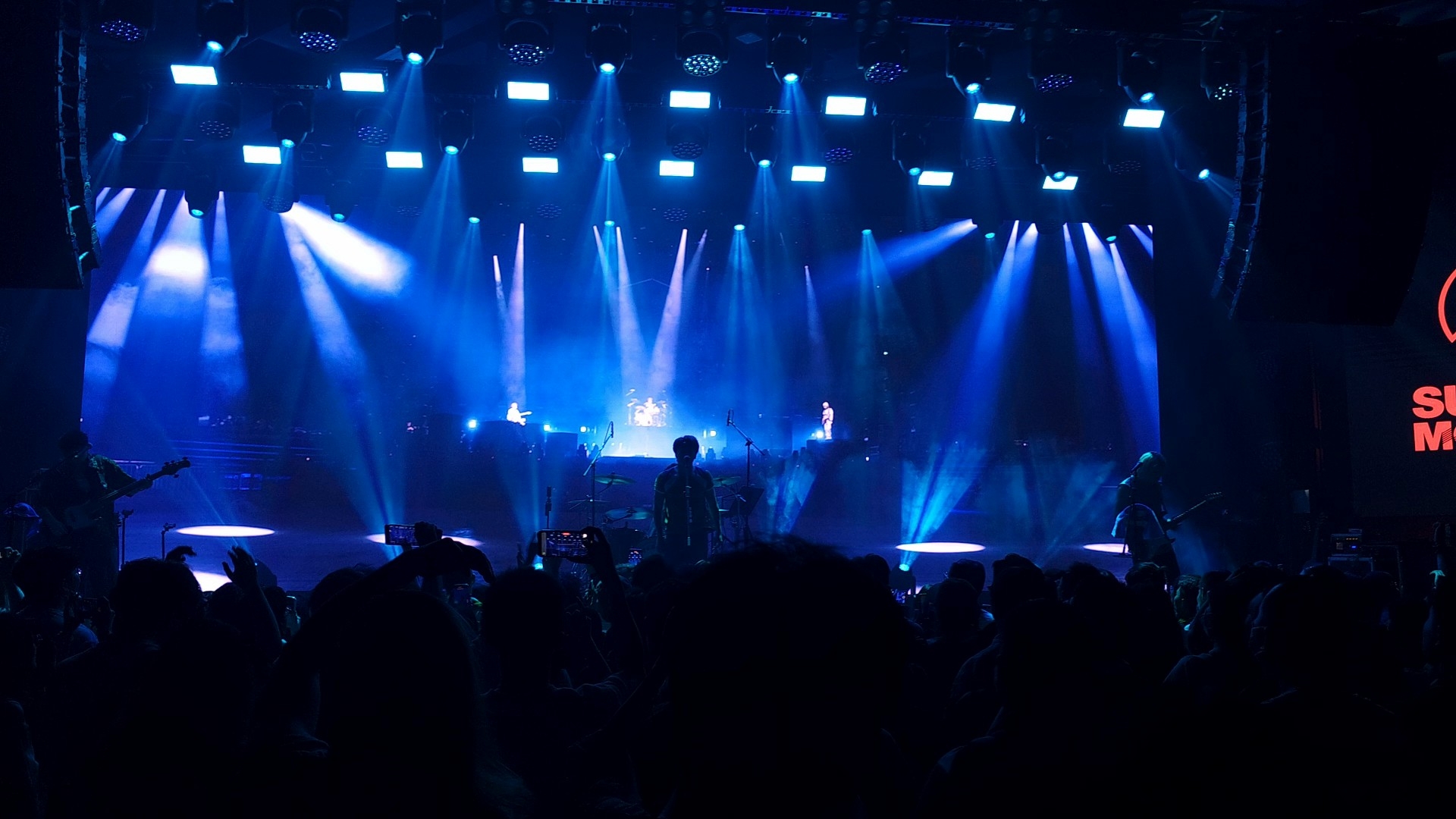 supper moment内地巡演厦门首场live house《同眠》 《我的形状》