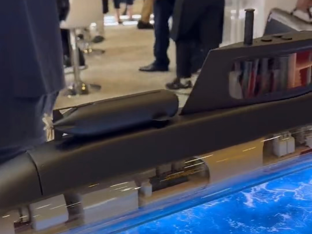 土耳其首艘国产潜艇stm500模型,是一艘小型浅水柴电攻击潜艇,可容纳18