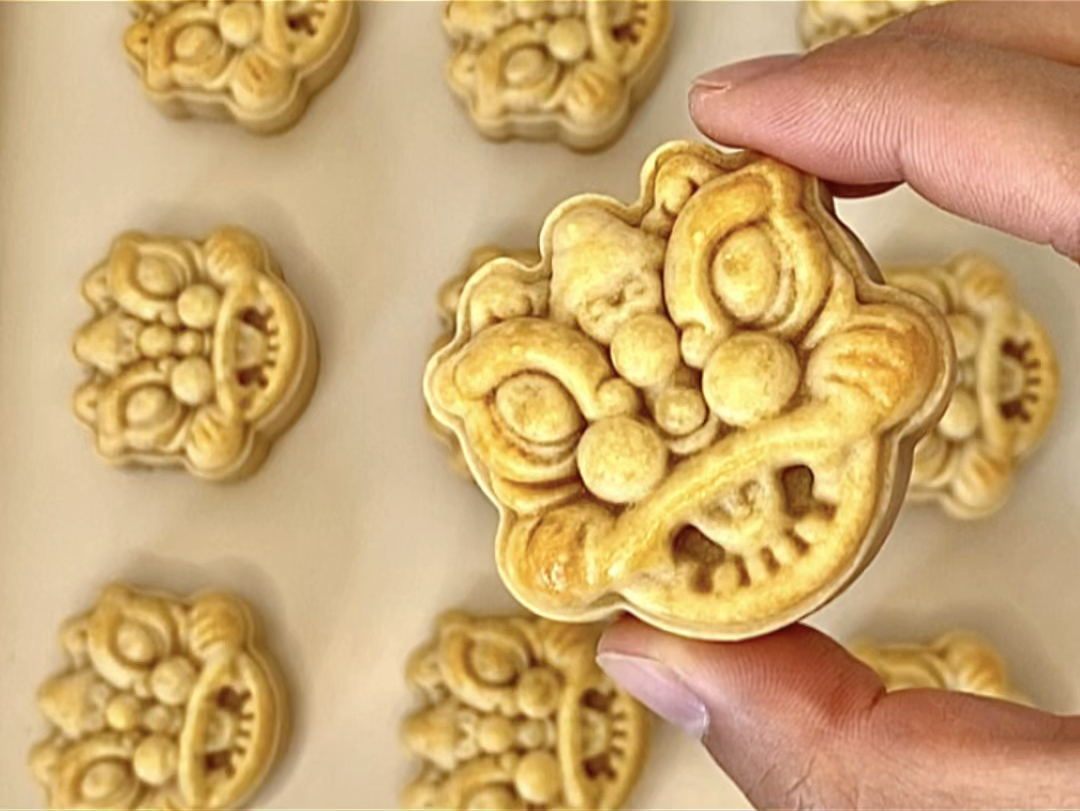 咸蛋黄肉松月饼,新手超详细教程,月饼季不可错过的一款咸口月饼,不塌