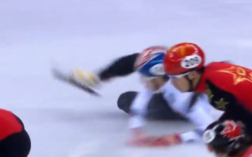 [图][平昌冬奥会]在韩国选手滑倒的那一刻……