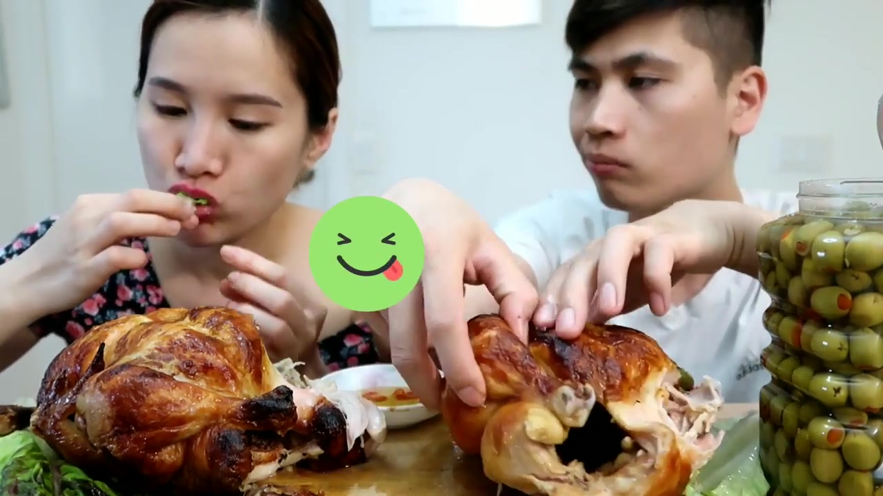 【越南吃播hamop tv】吃烧鸡,小孩子闻到香味都想吃了~w_哔哩哔哩