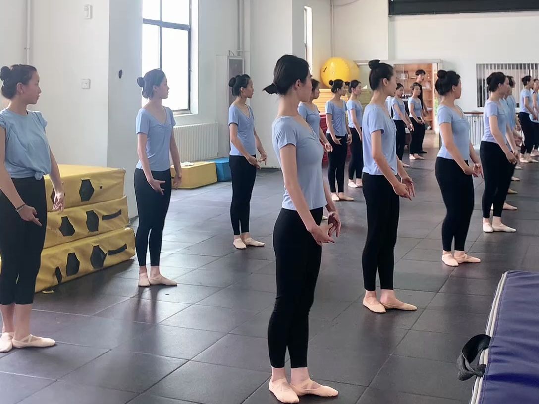 舞蹈生训练日常