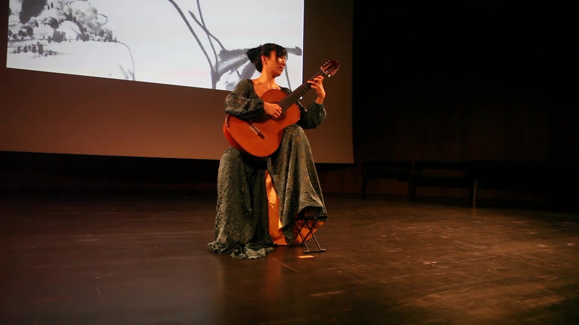 [图]古典吉他-杨雪霏-邓雨贤-望春风 Xuefei Yang - Spring Breeze, live at V&A in London