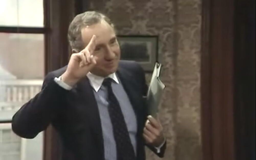 《是,大臣》中的马列主义者sir humphrey(yes,minister)哔哩哔哩bilibili