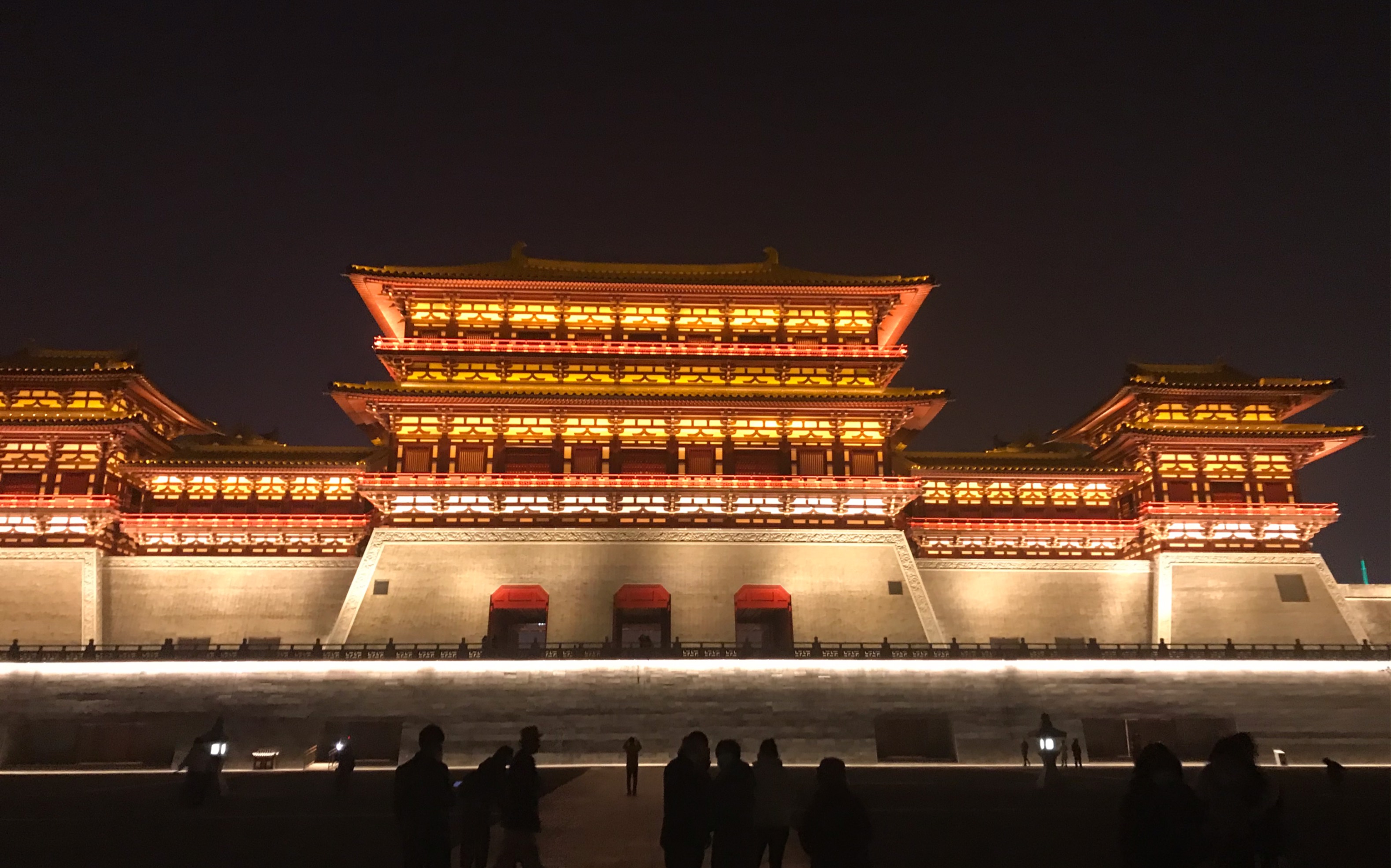 录了一半的应天门灯光展