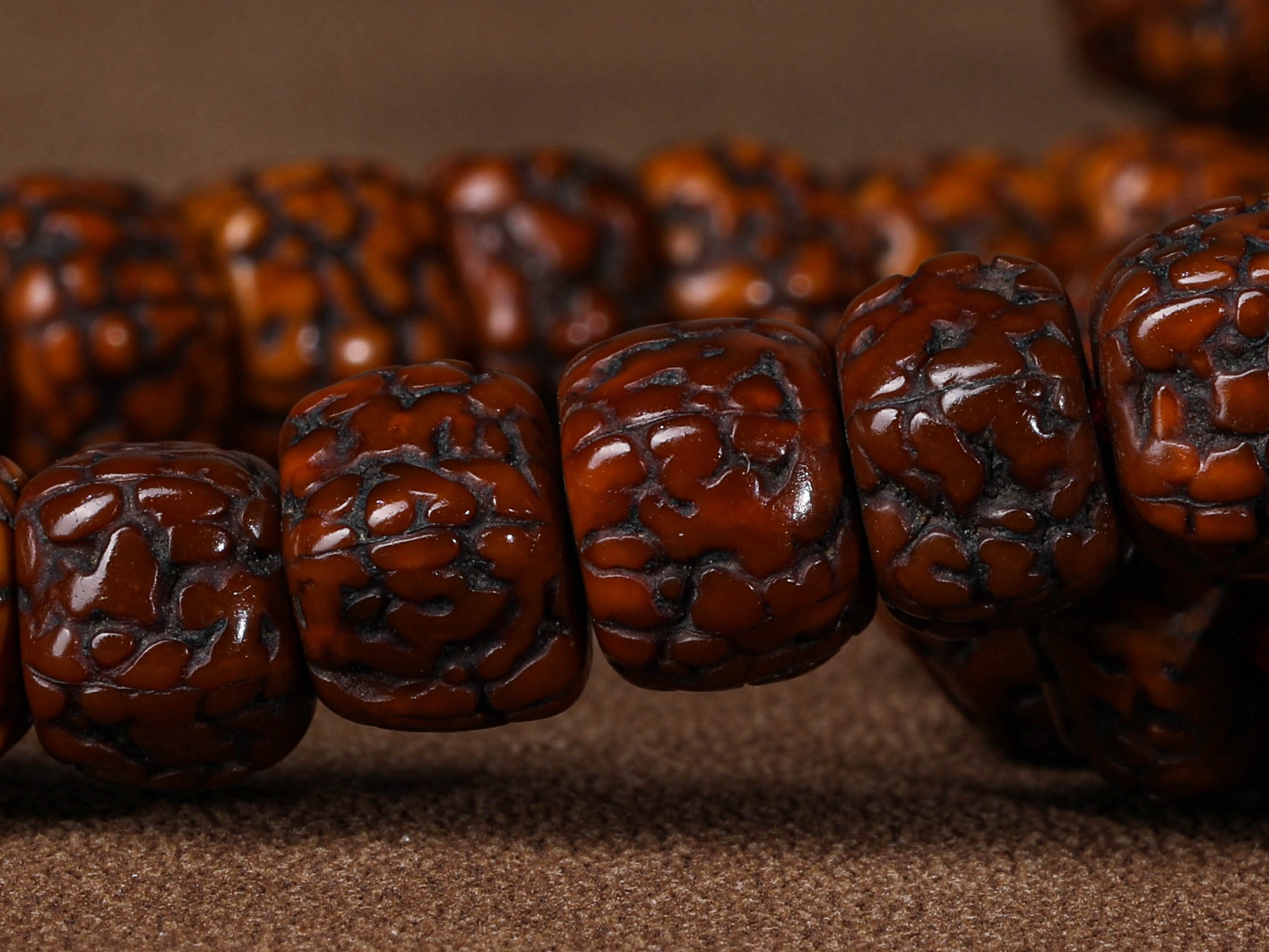 8mm 圆满107颗鉴赏:品相各方面都**的一条大尺寸金刚菩提手串,年份