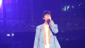 Download Video: 【2019.6.8】许嵩武汉演唱会《拆东墙》