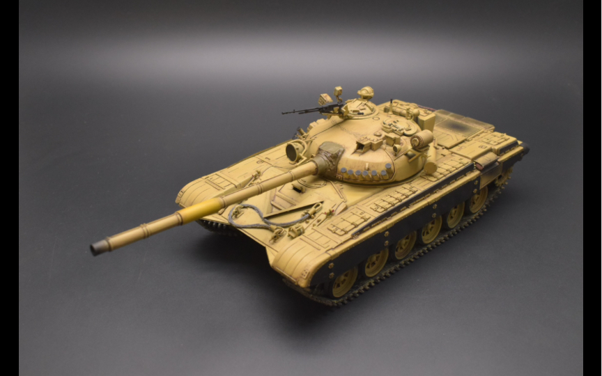 【军事模型】小号手 1/35 伊拉克版t-72