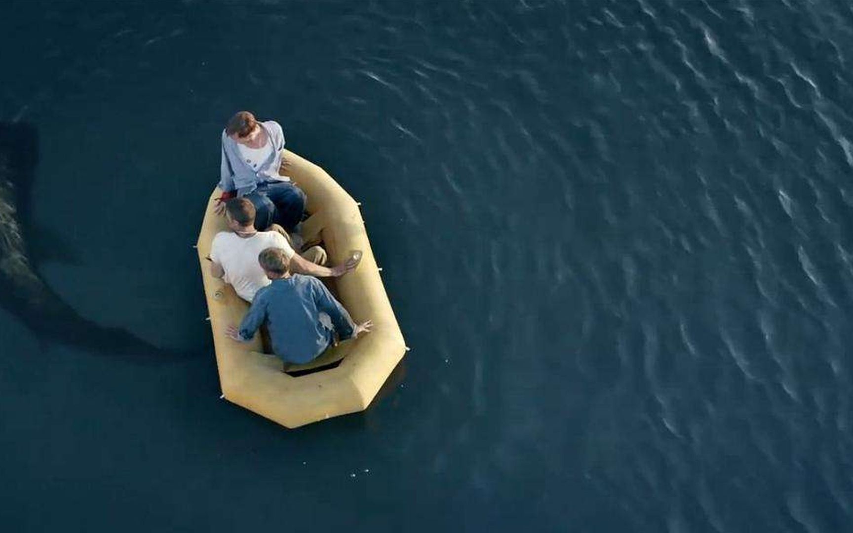 电影《太平洋幽灵》坚持就胜利,三个飞行员在海上漂了24天