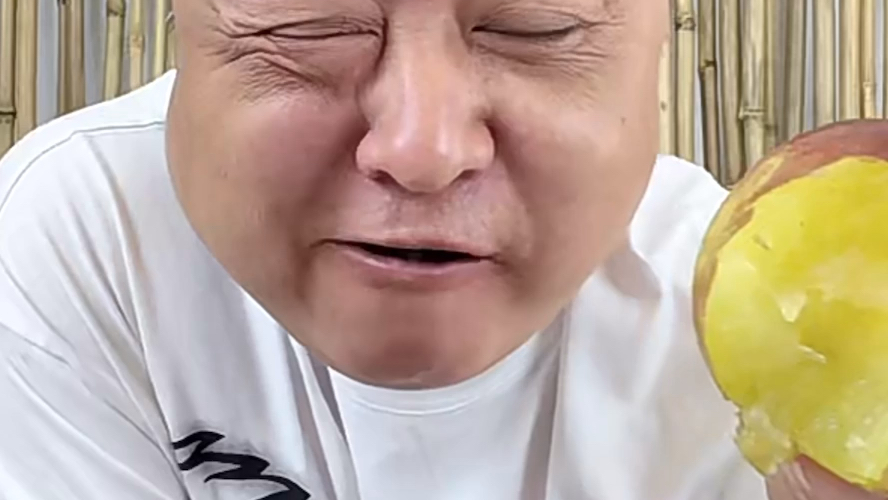 黑布林大李子太甜了,哈哈哈哈