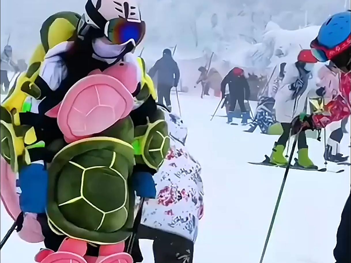 滑雪防摔乌龟壳上线啦,真的太好玩了